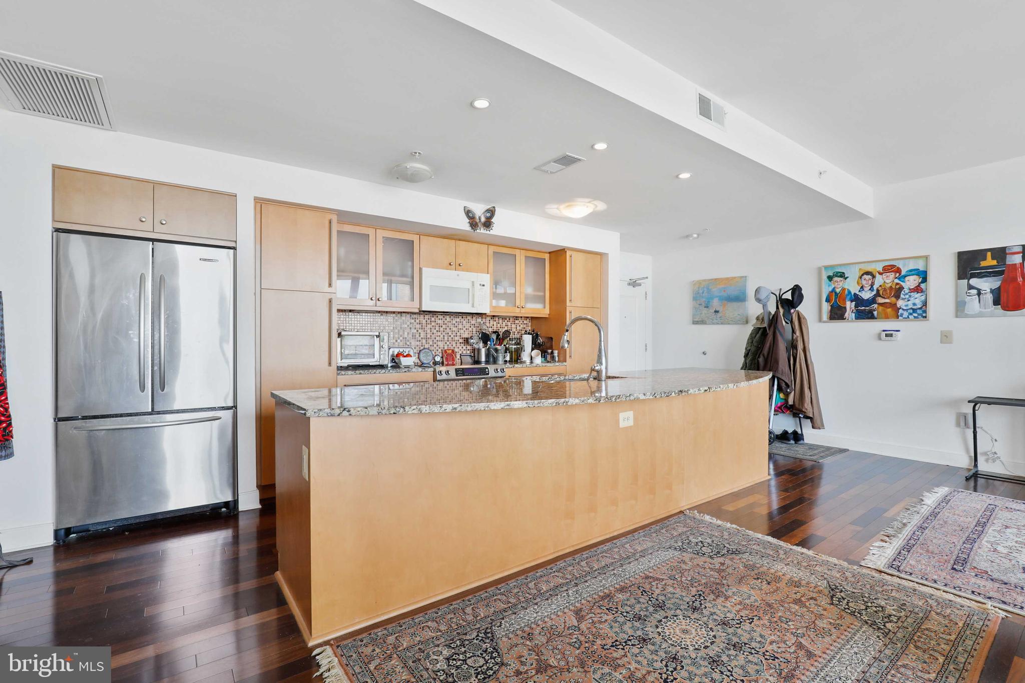 HARBOR EAST - Residential