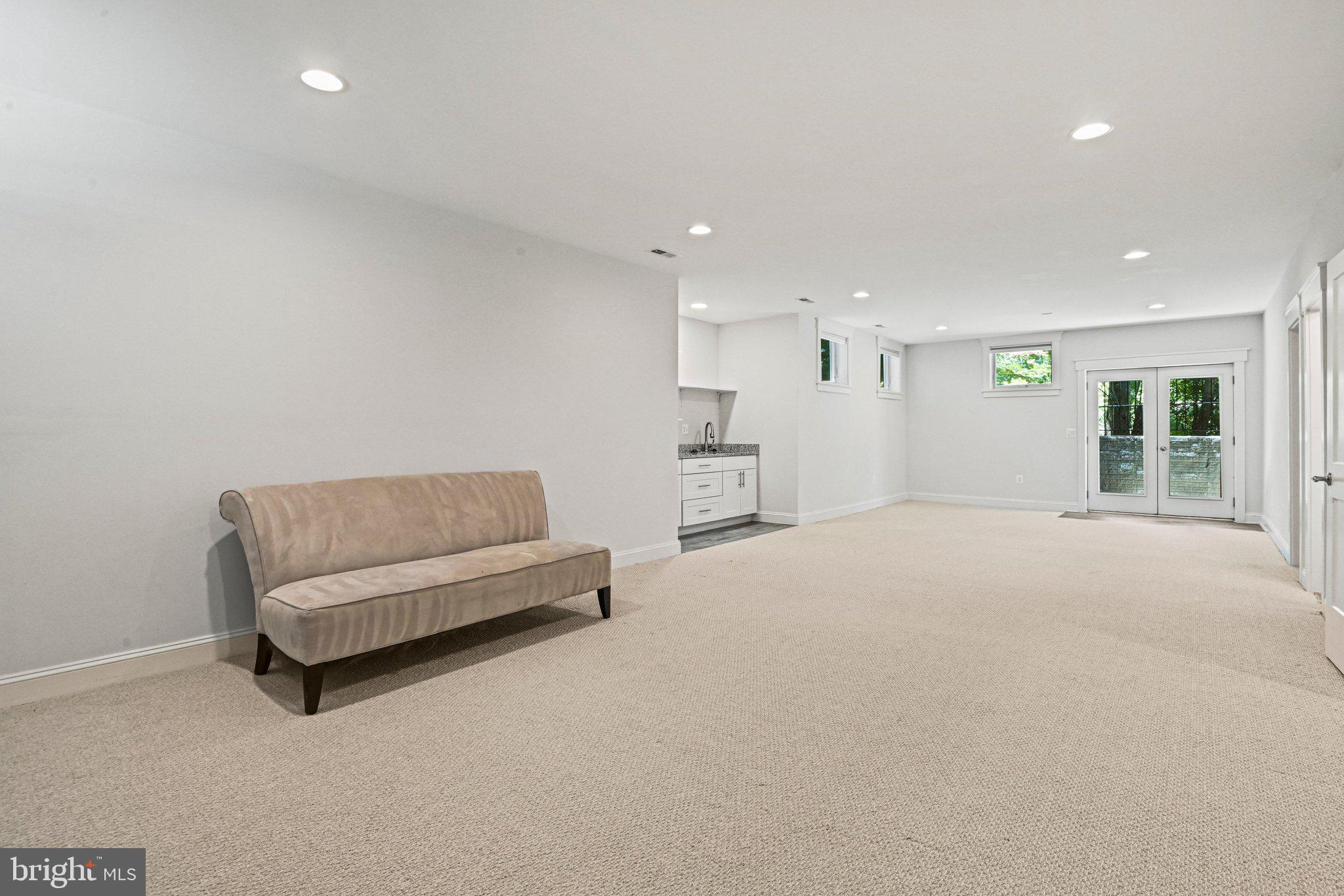 VIENNA WOODS - Residential