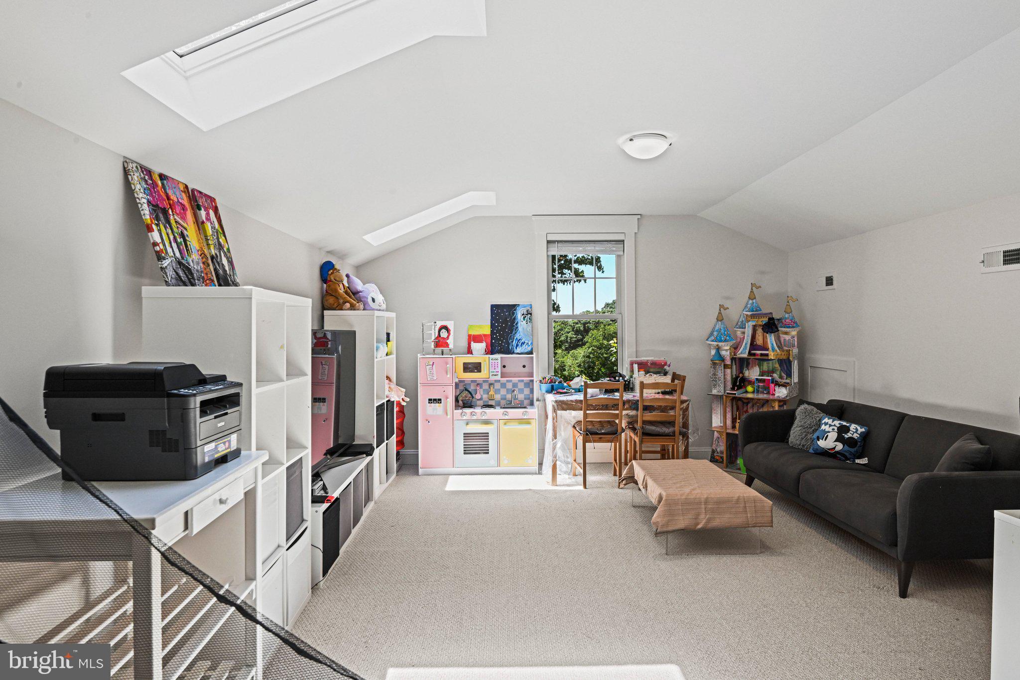 VIENNA WOODS - Residential
