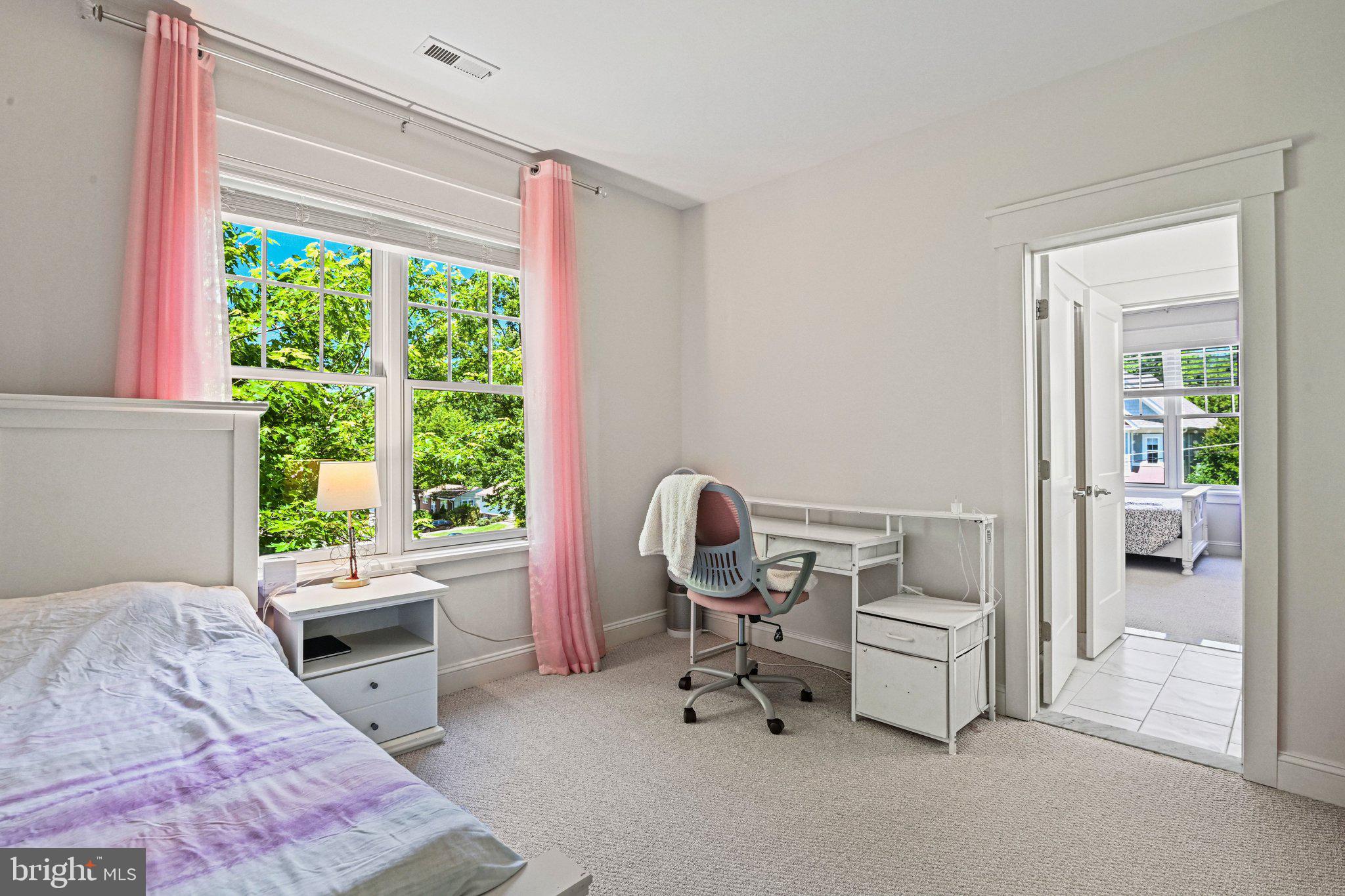VIENNA WOODS - Residential