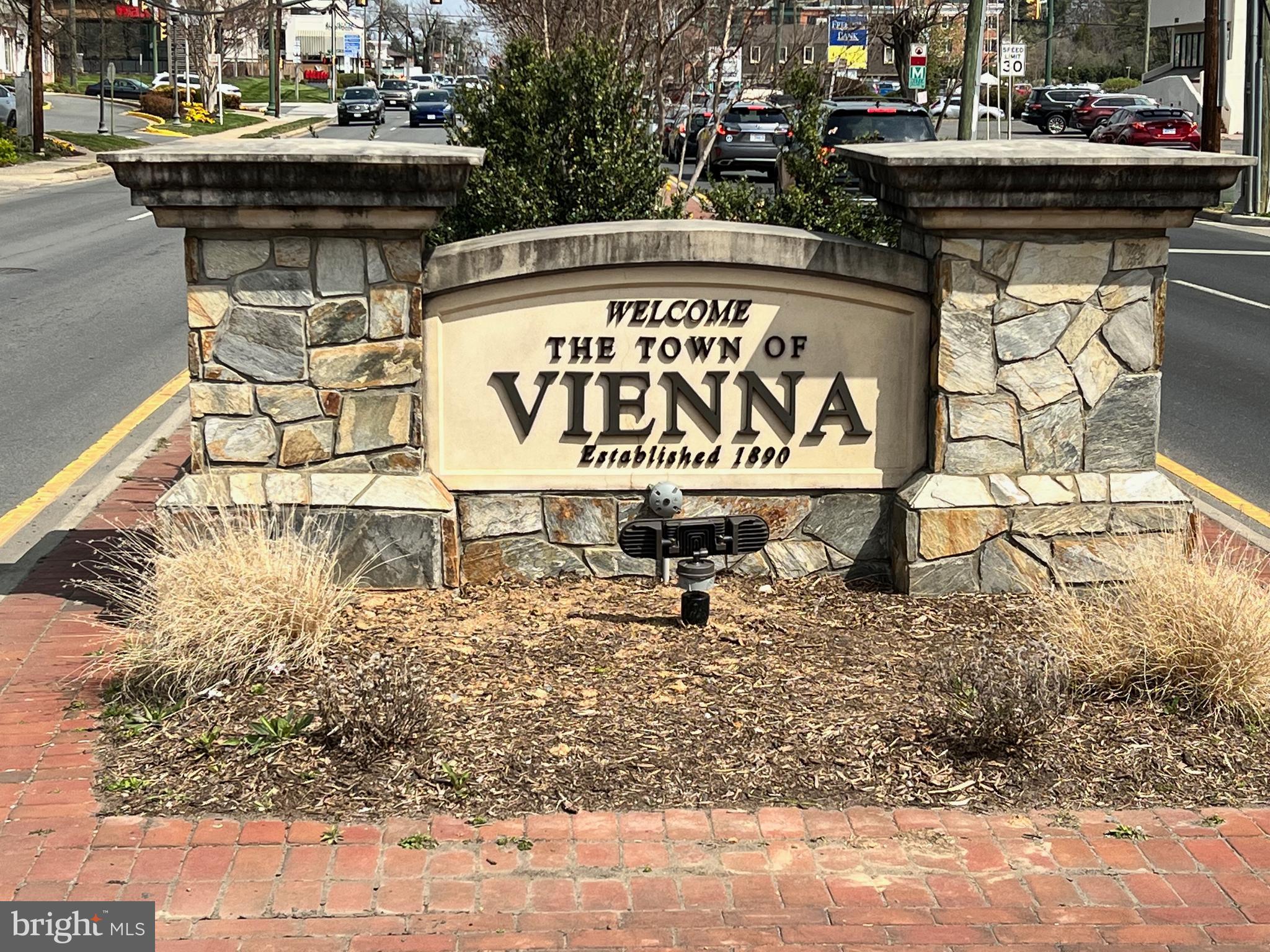 VIENNA WOODS - Residential