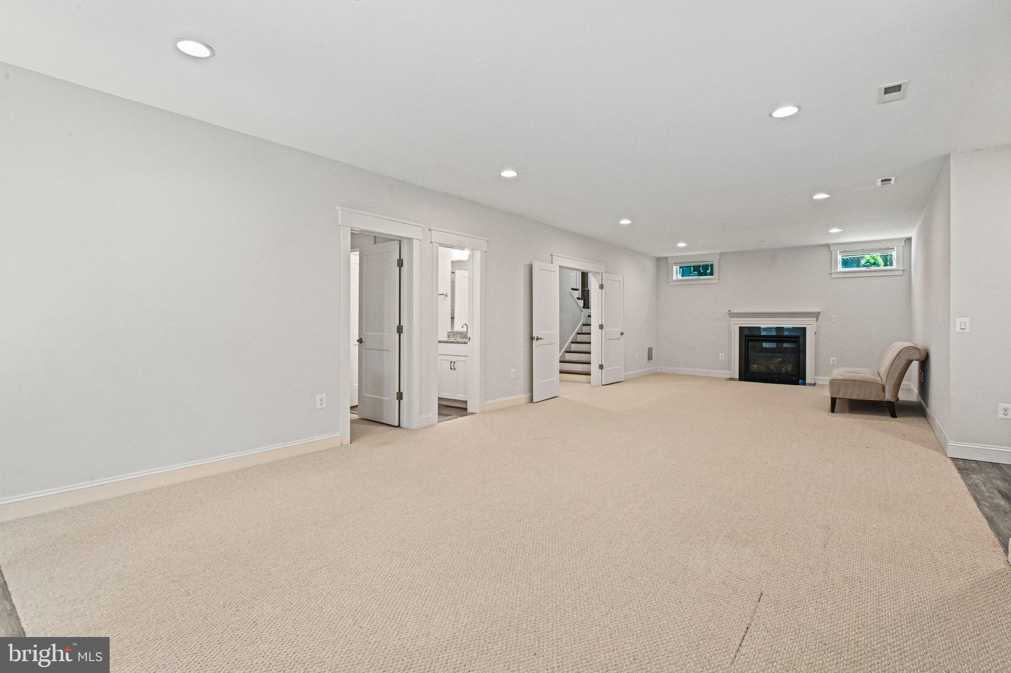 VIENNA WOODS - Residential