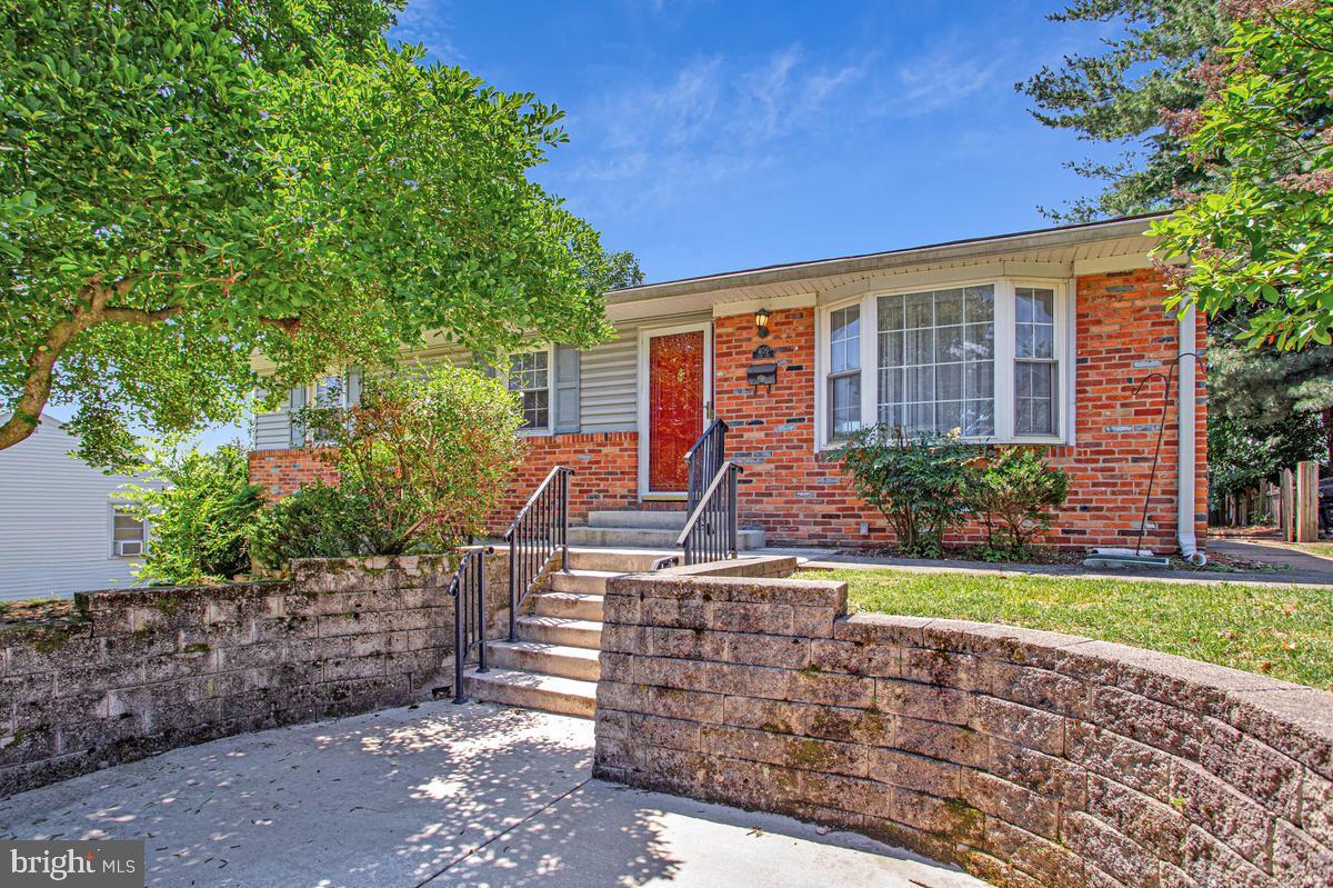 KINSLOUCH FARMS - Residential