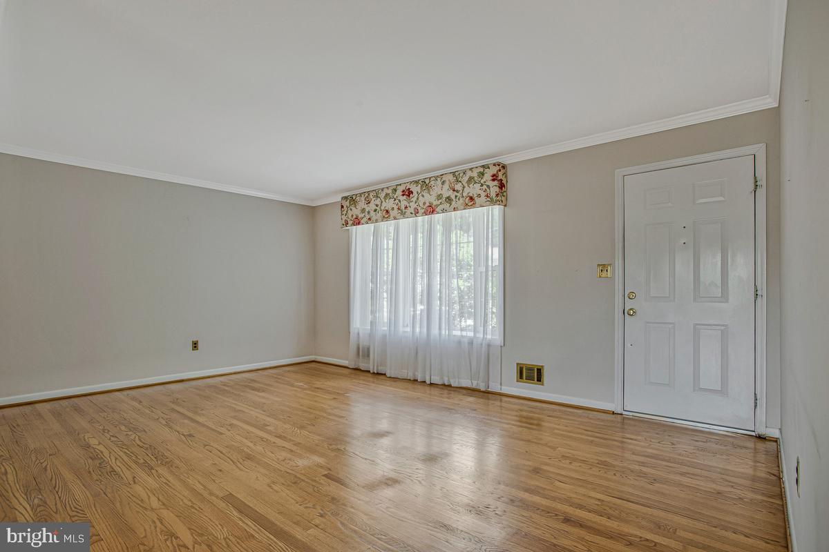 KINSLOUCH FARMS - Residential