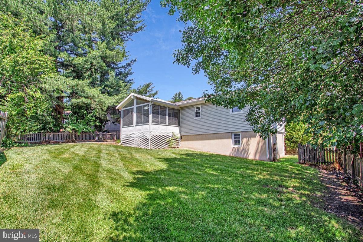 KINSLOUCH FARMS - Residential