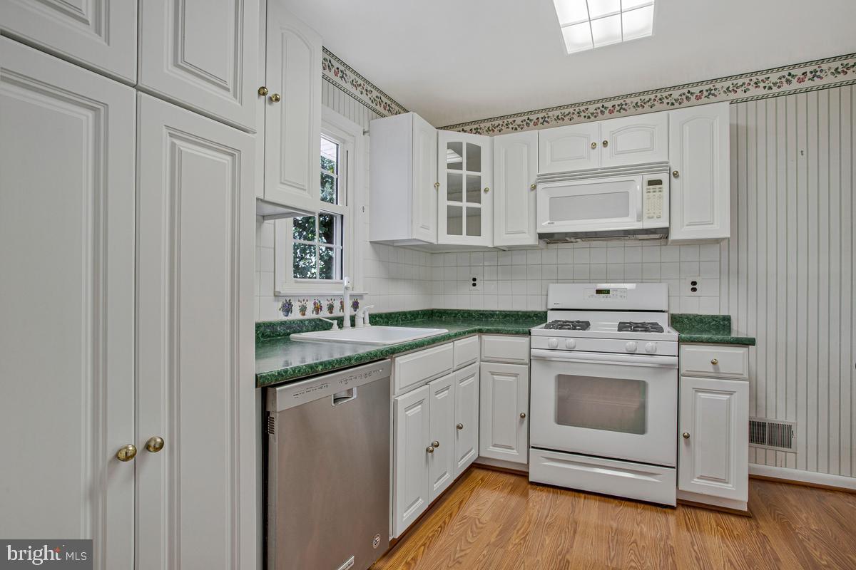 KINSLOUCH FARMS - Residential