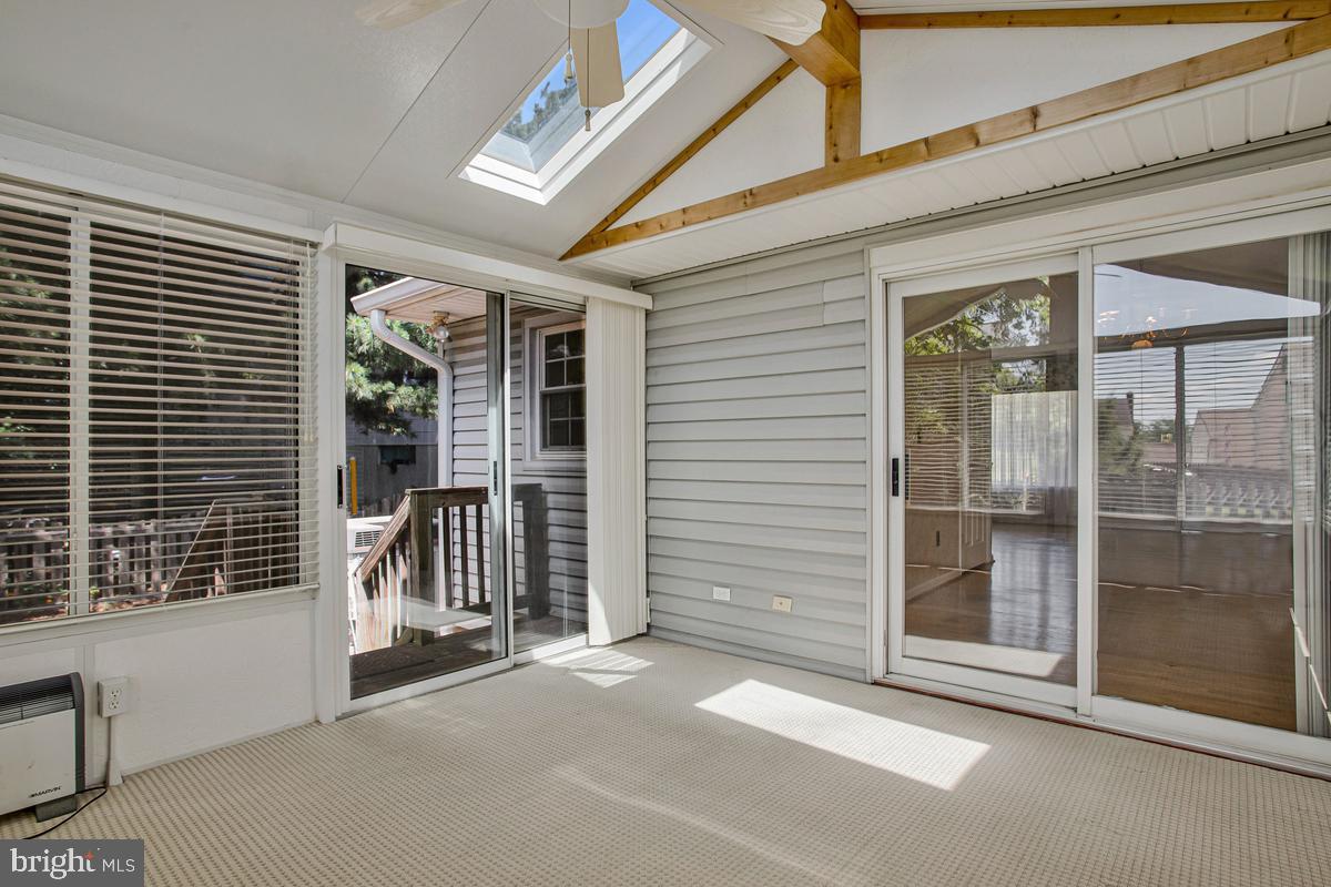 KINSLOUCH FARMS - Residential