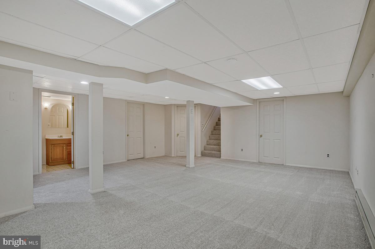 KINSLOUCH FARMS - Residential