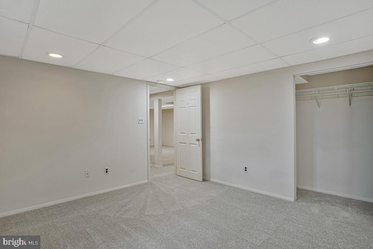 KINSLOUCH FARMS - Residential