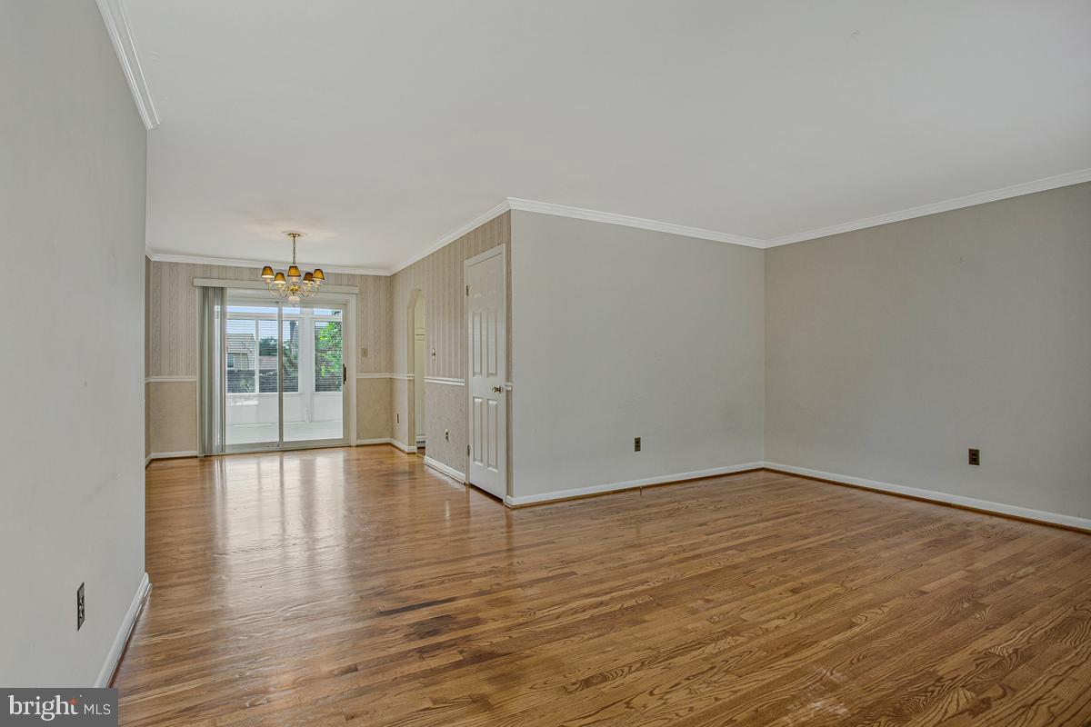 KINSLOUCH FARMS - Residential