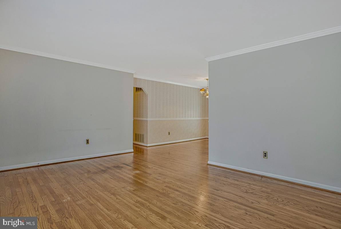 KINSLOUCH FARMS - Residential