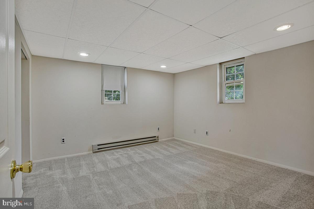 KINSLOUCH FARMS - Residential