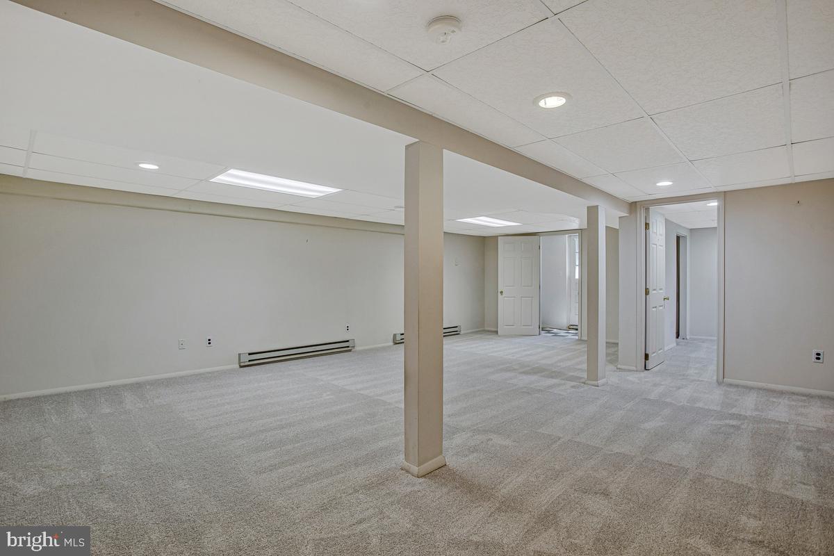 KINSLOUCH FARMS - Residential