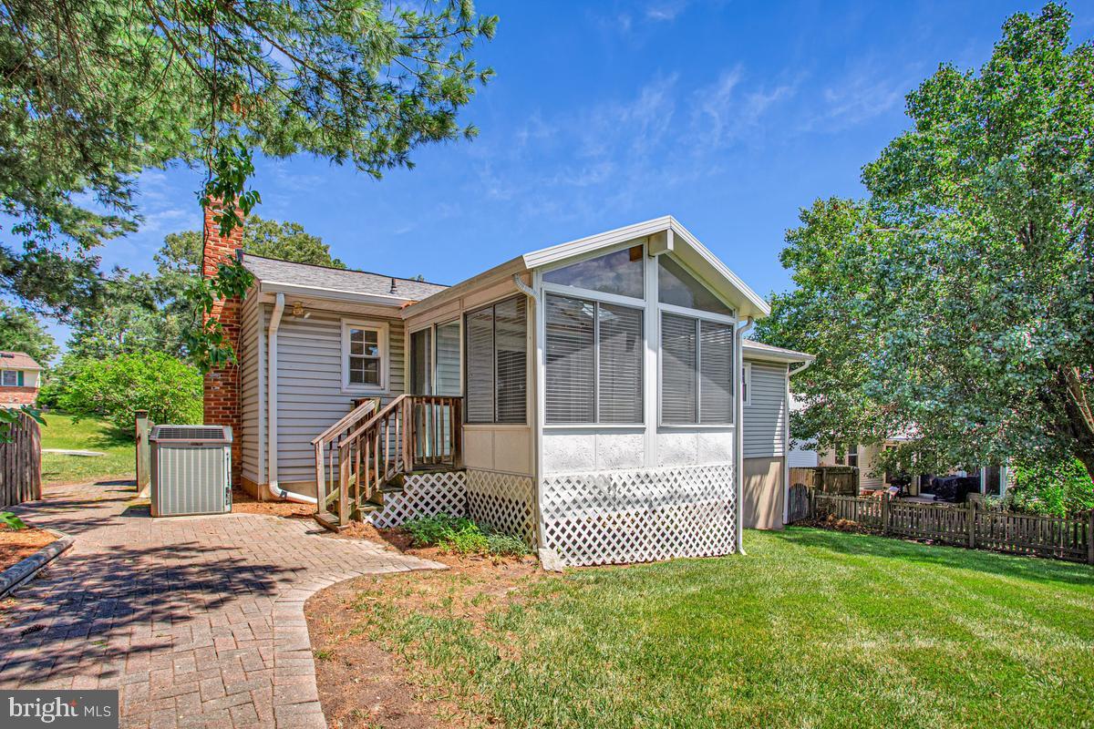 KINSLOUCH FARMS - Residential