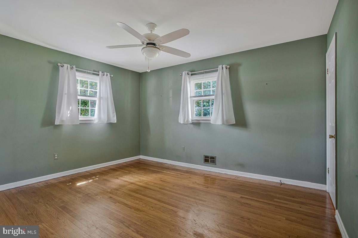 KINSLOUCH FARMS - Residential