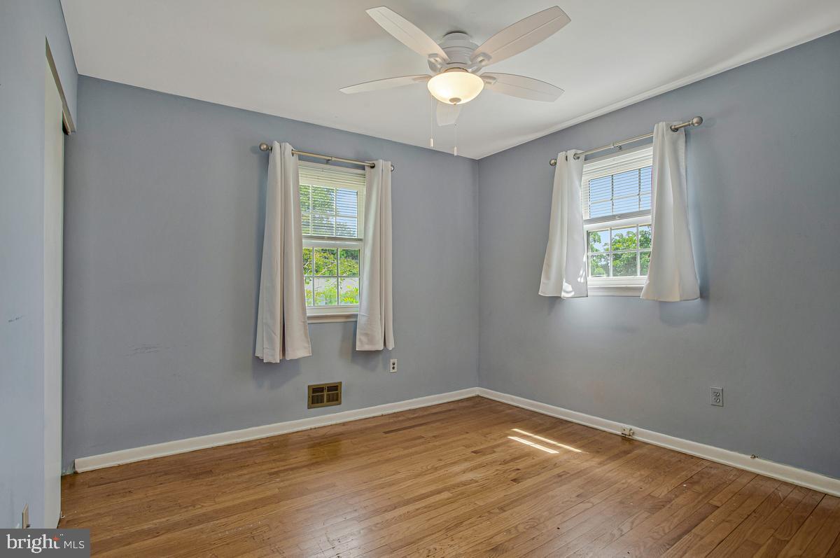KINSLOUCH FARMS - Residential