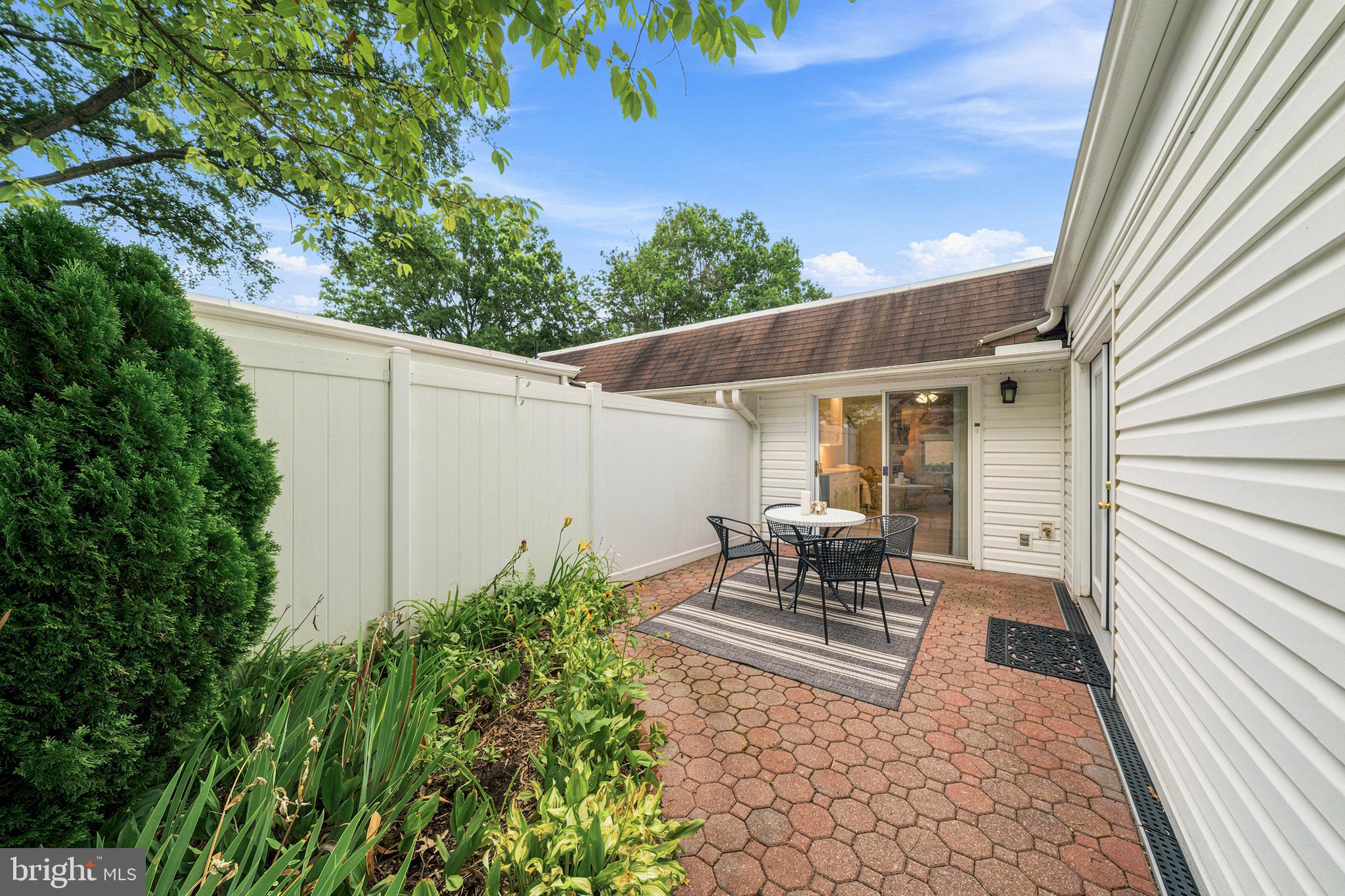 LEISURE WORLD - Residential