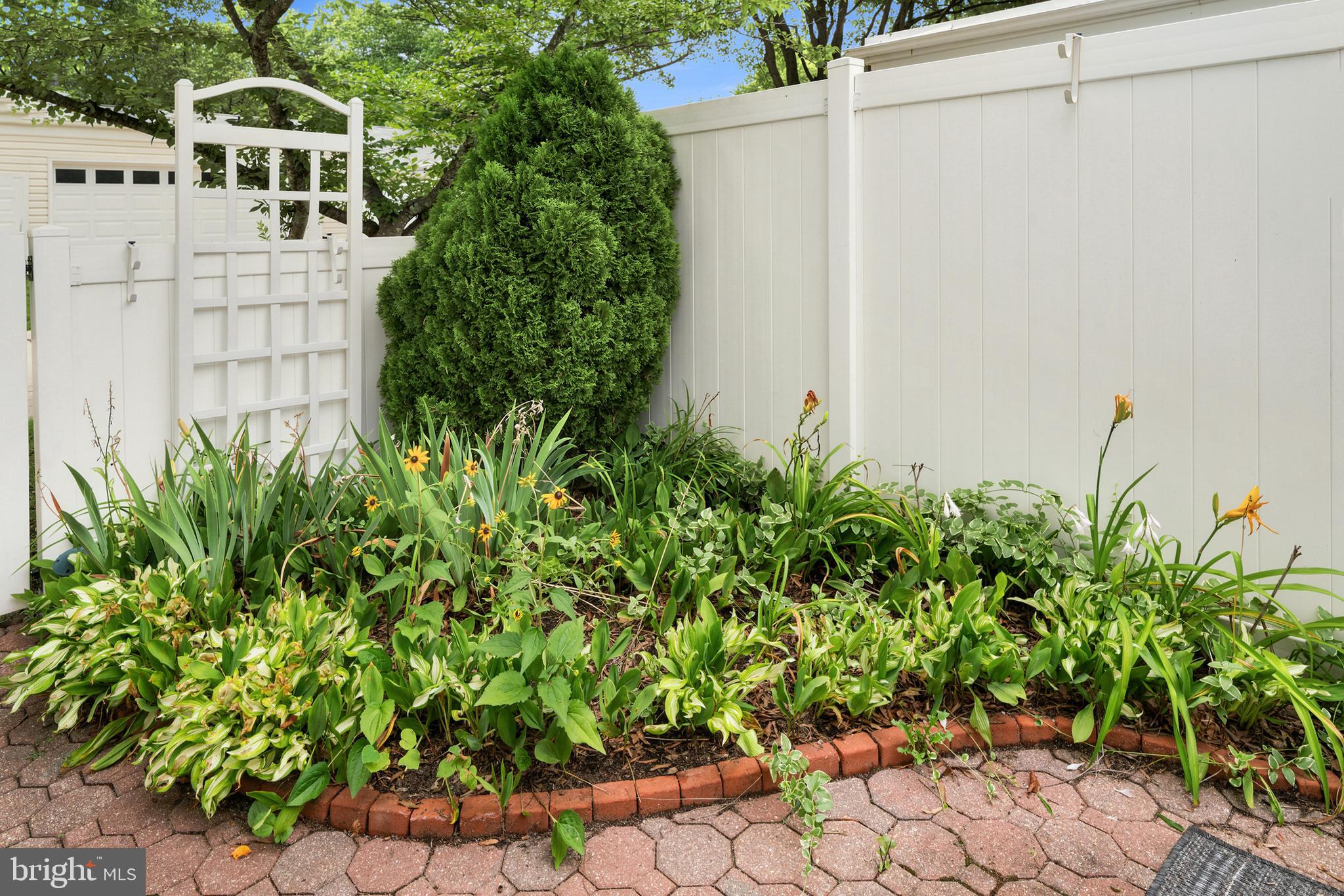 LEISURE WORLD - Residential