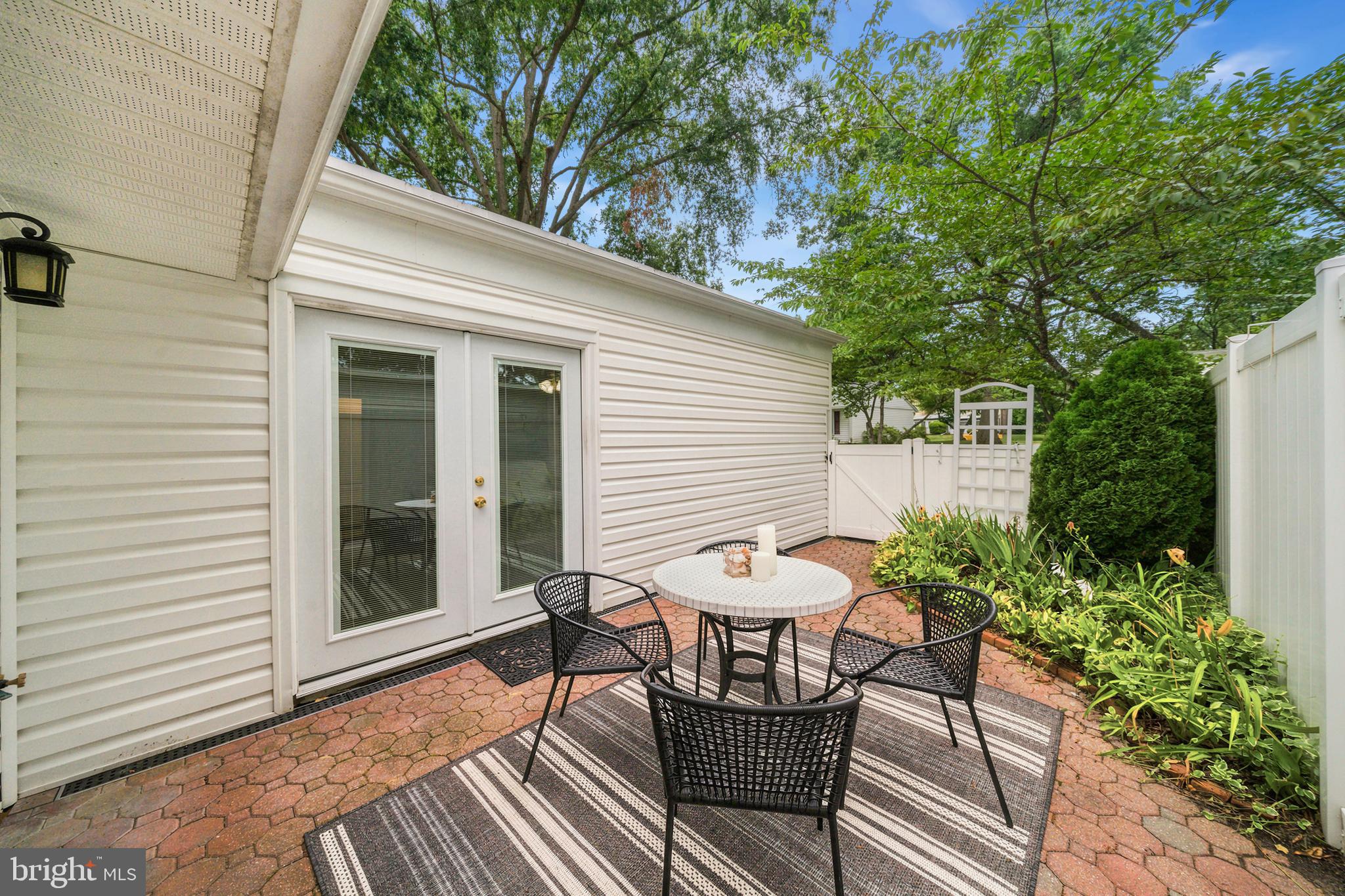 LEISURE WORLD - Residential