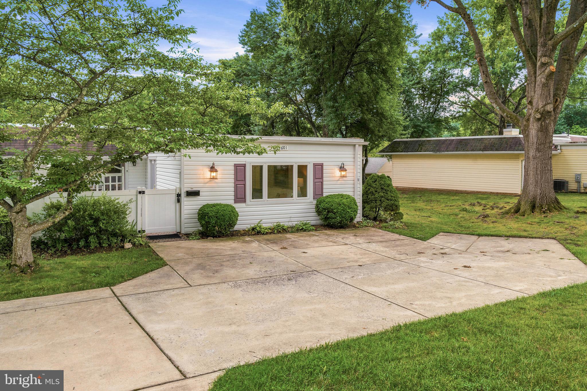 LEISURE WORLD - Residential
