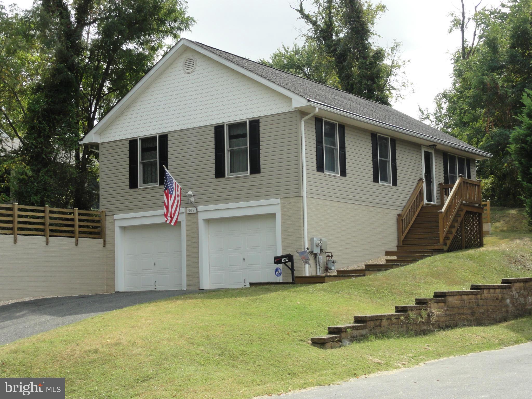 REALLY COOL 2-CAR GARAGE, 3 BEDROOM 2 BATH MODERN RANCHER IN MINT CONDITION!!  CATHEDRAL CEILINGS IN OPEN LR, DR, KITCHEN AREA! VAULTED MASTER BR CEILING. REAR PATIO WITH ELECTRIC AWNING! A TERRIFIC PRICE ON THIS MOVE-RIGHT-IN BEAUTY. IT'S UNIQUE! IT'S AWESOME! BE FIRST!