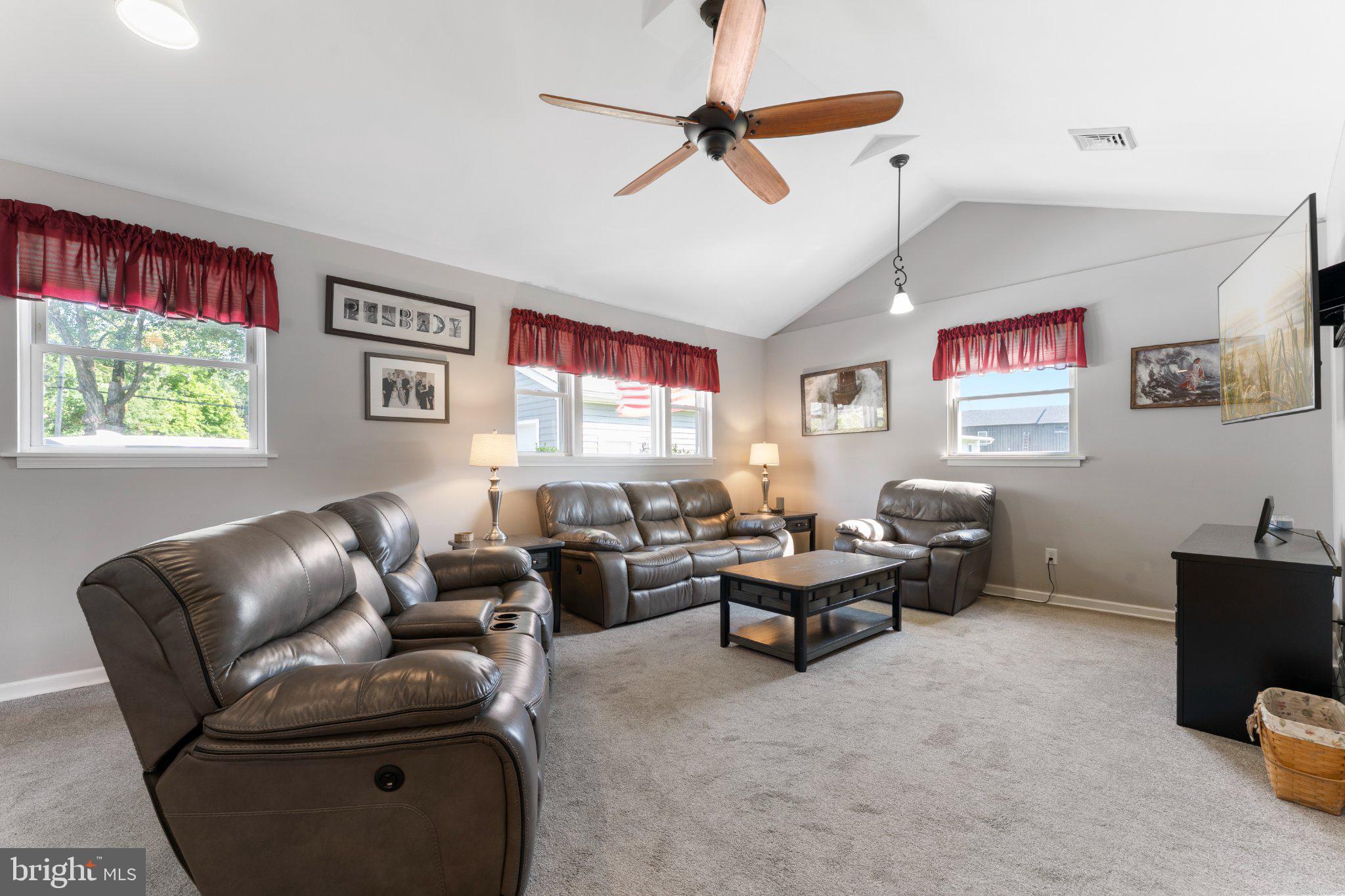 WILLOWBROOK - Residential