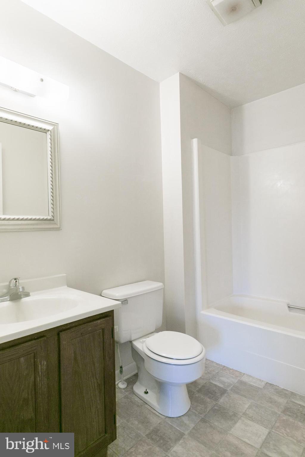 LAKEVIEW HEIGHTS - Residential Lease