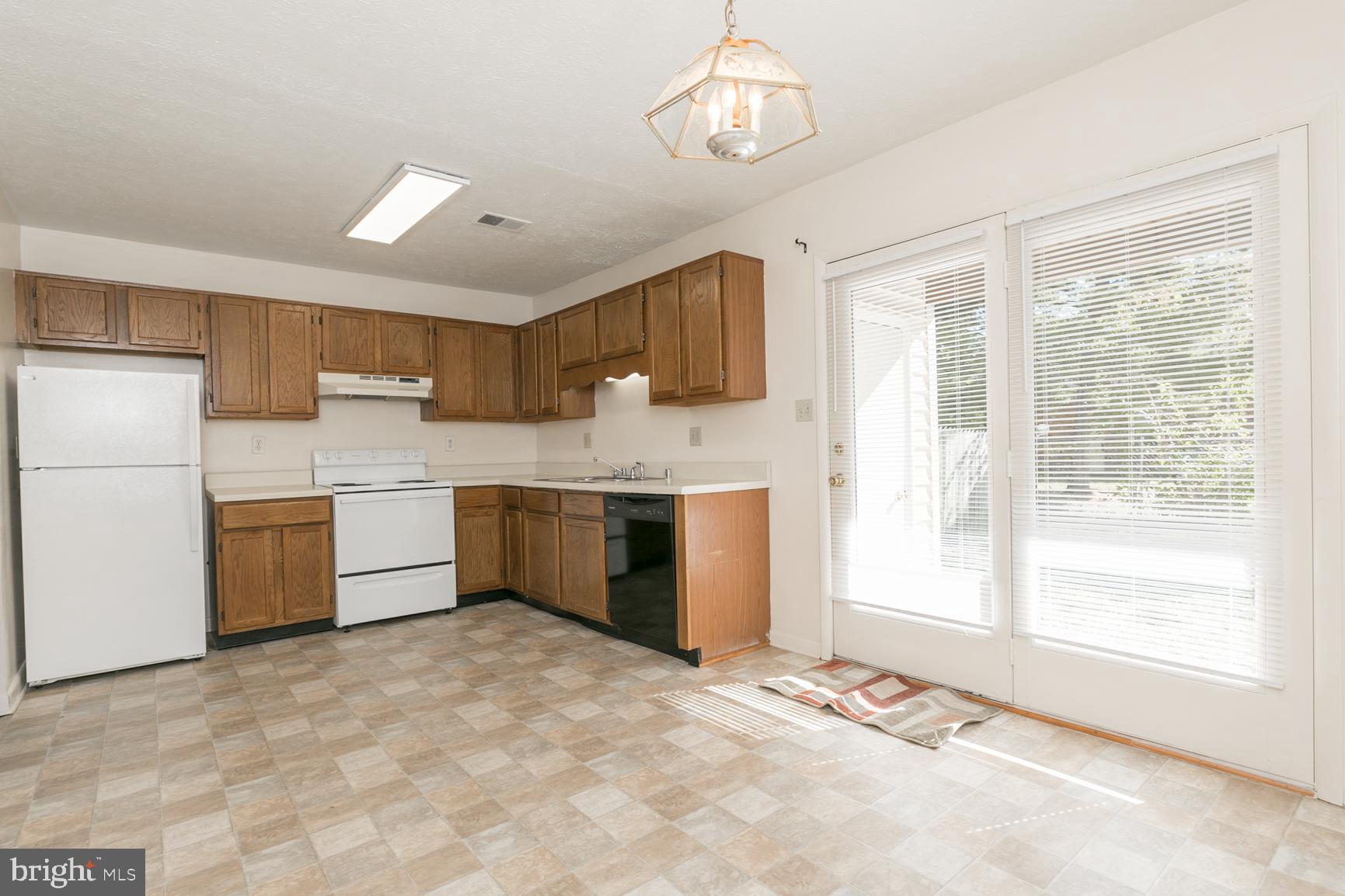 LAKEVIEW HEIGHTS - Residential Lease