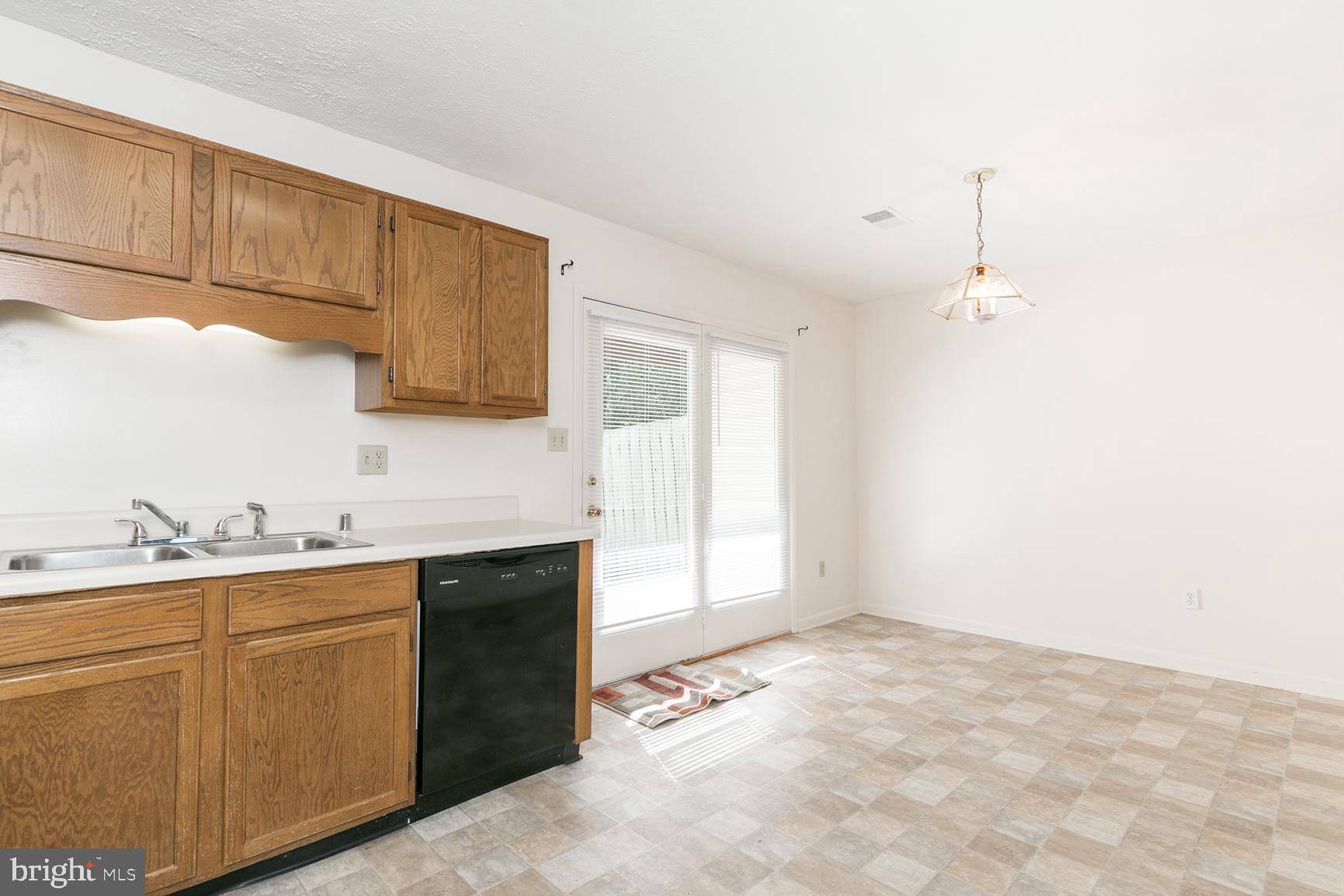 LAKEVIEW HEIGHTS - Residential Lease