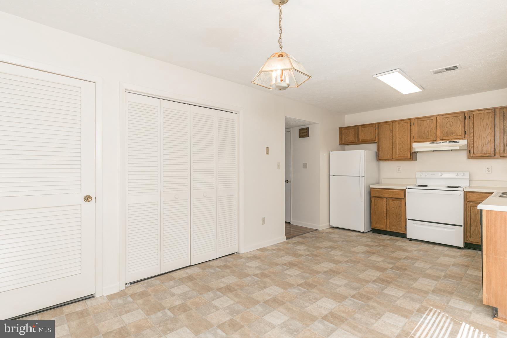 LAKEVIEW HEIGHTS - Residential Lease