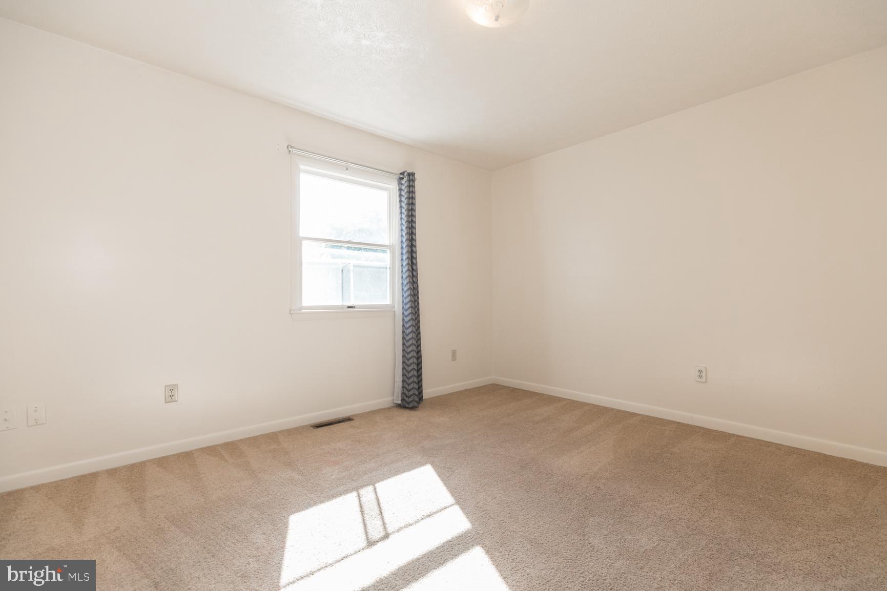 LAKEVIEW HEIGHTS - Residential Lease
