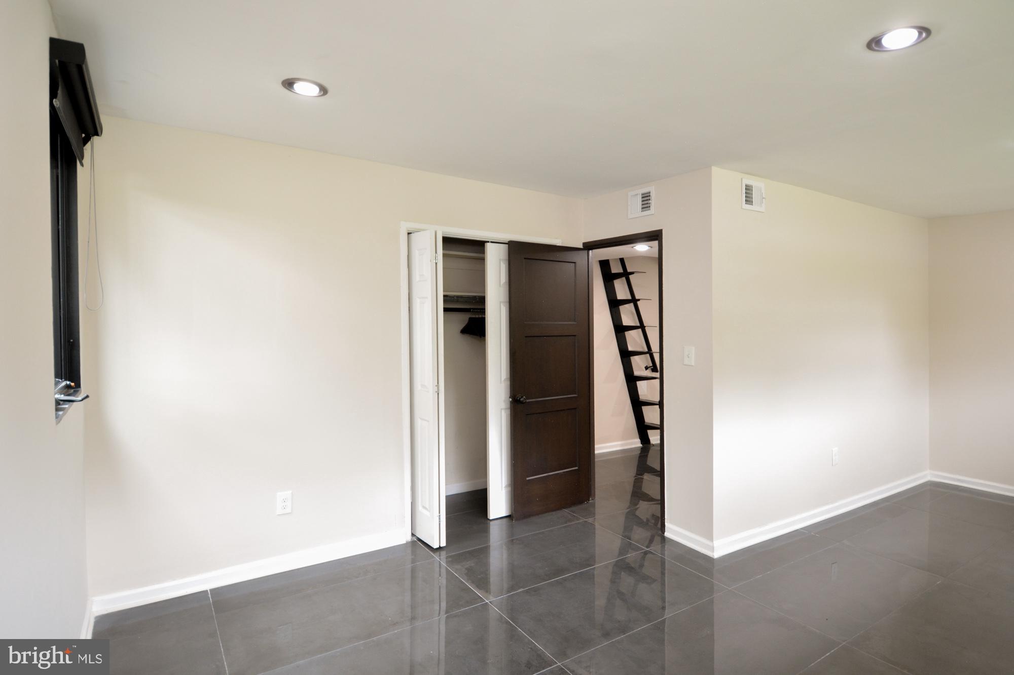 HOLLYWOOD - Residential Lease