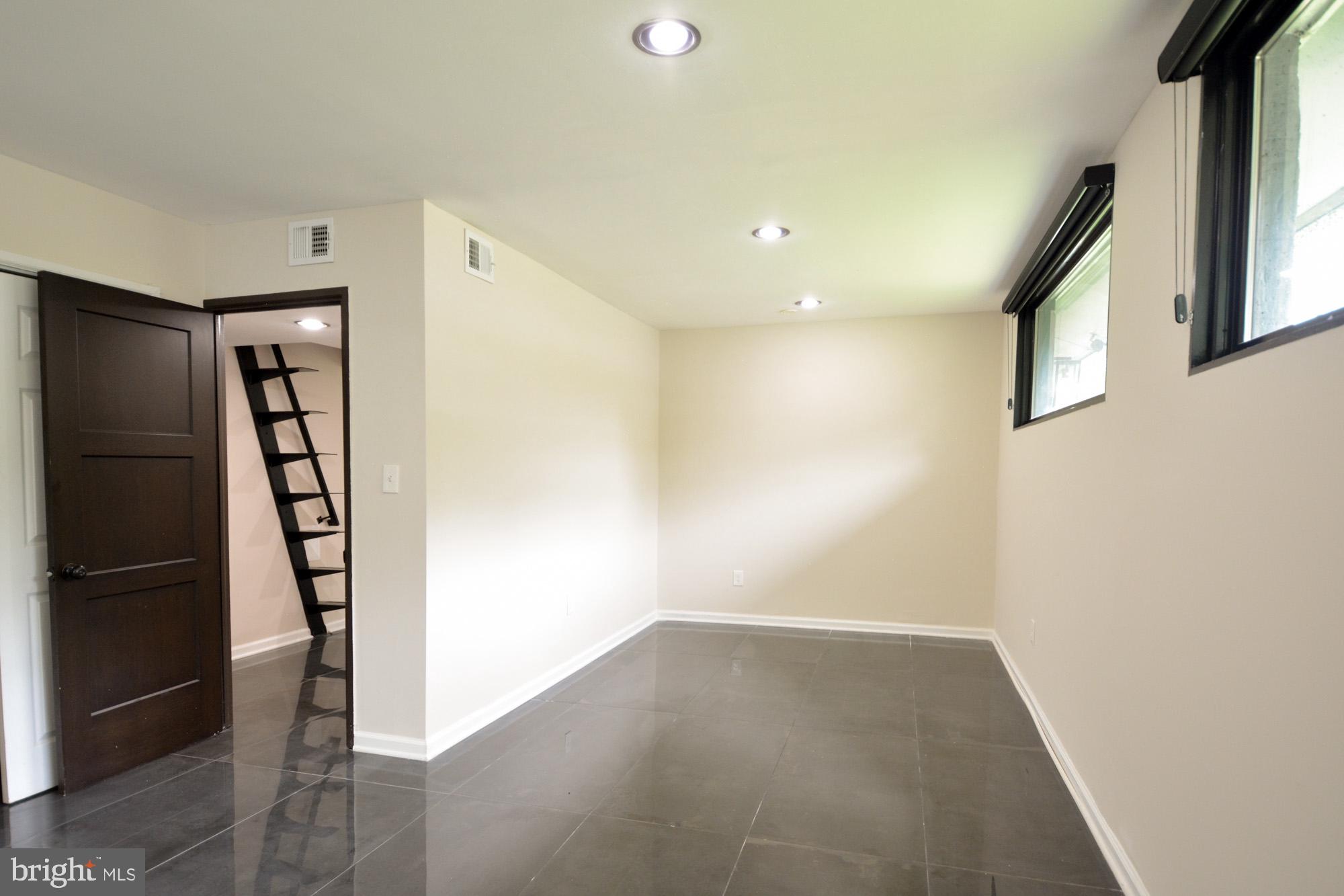 HOLLYWOOD - Residential Lease