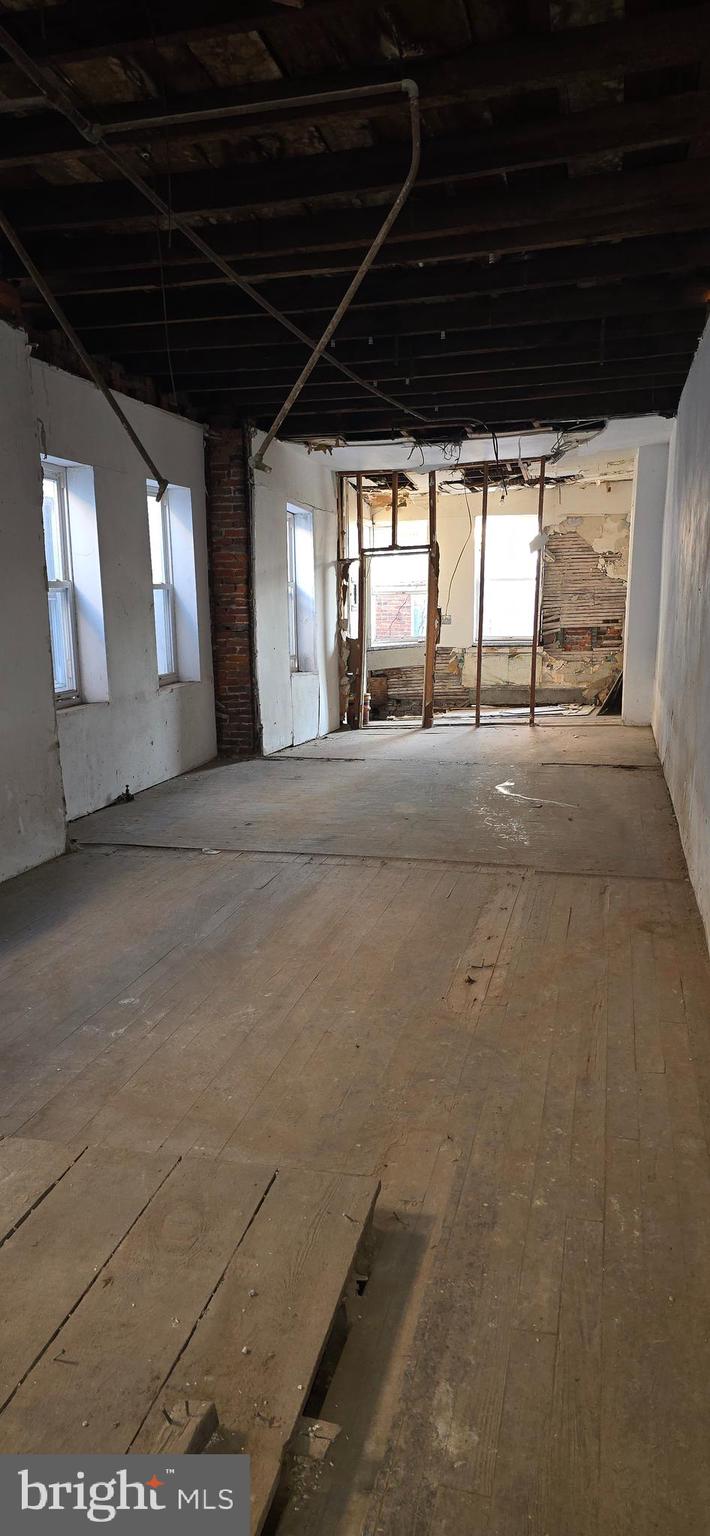PHILADELPHIA (WEST) - Commercial Sale