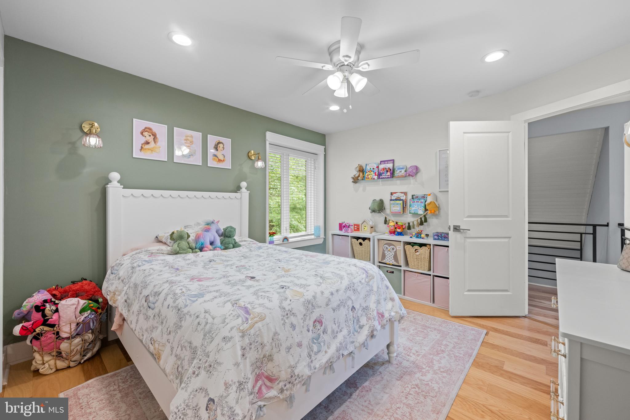PINE CREST - Residential