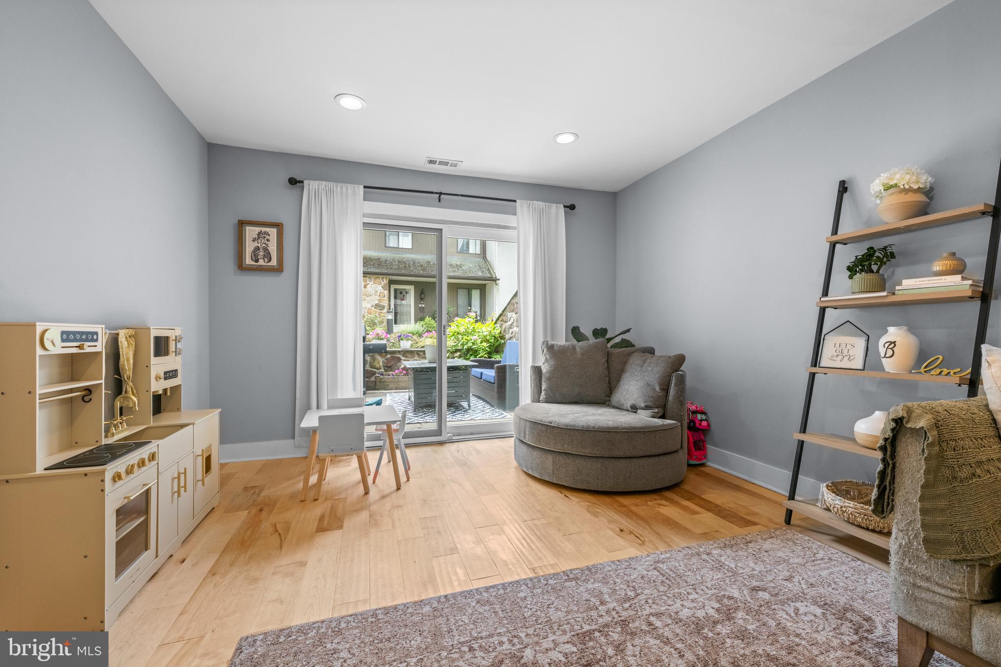 PINE CREST - Residential