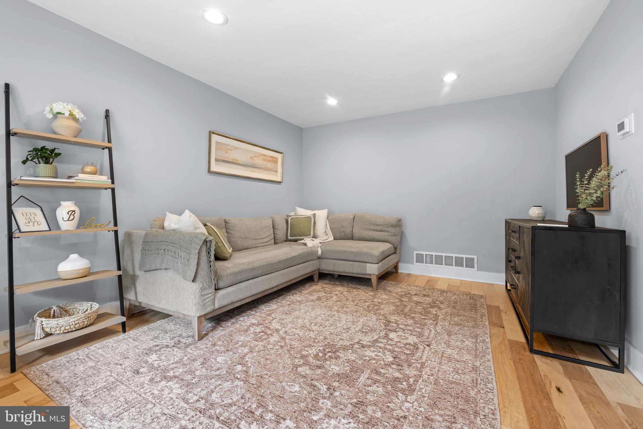 PINE CREST - Residential