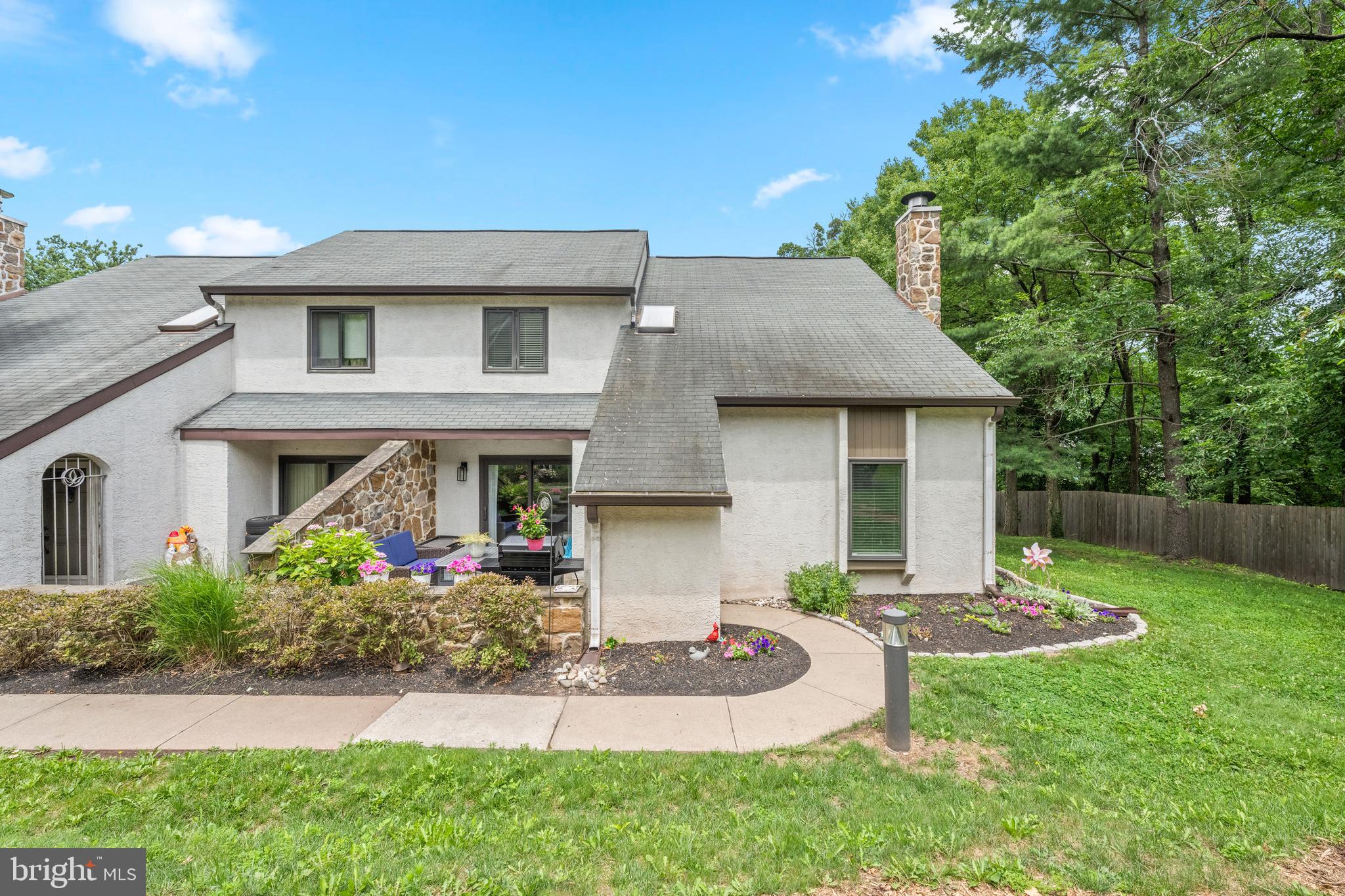 PINE CREST - Residential