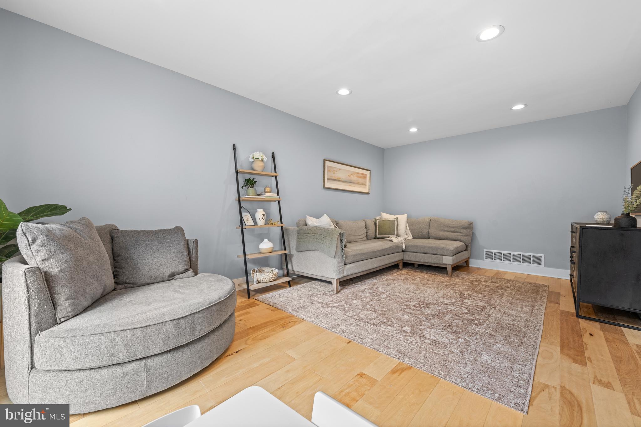 PINE CREST - Residential
