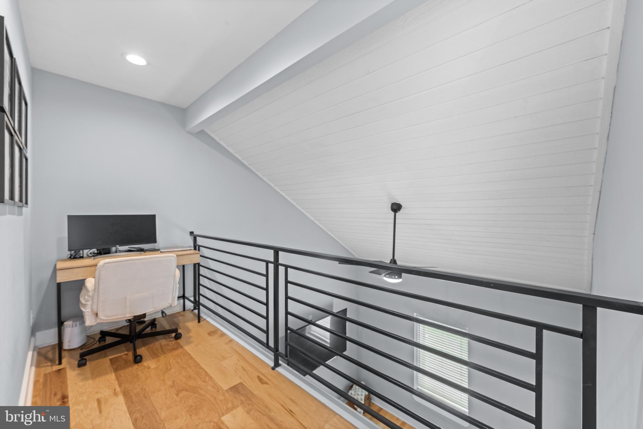 PINE CREST - Residential