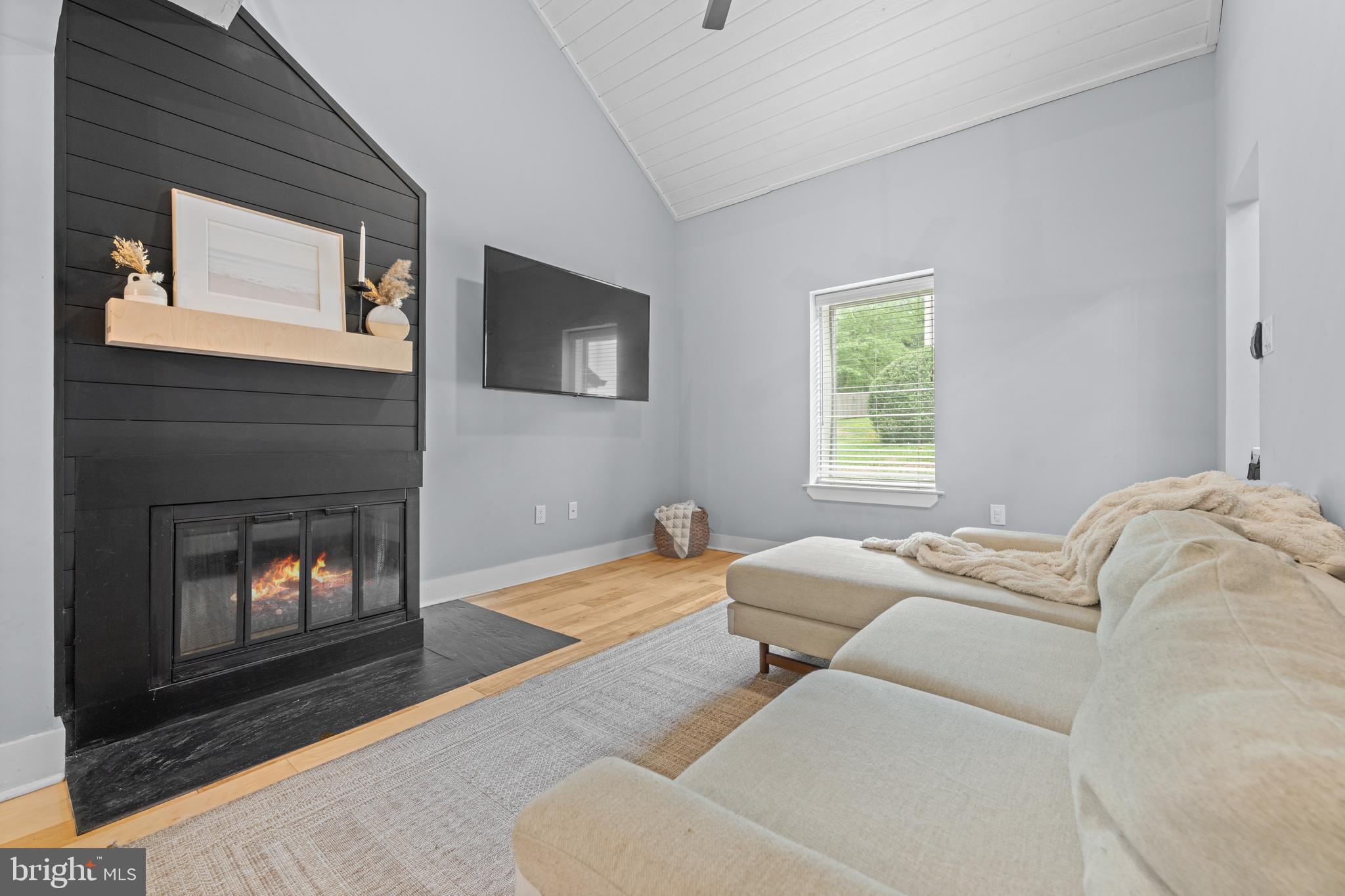 PINE CREST - Residential