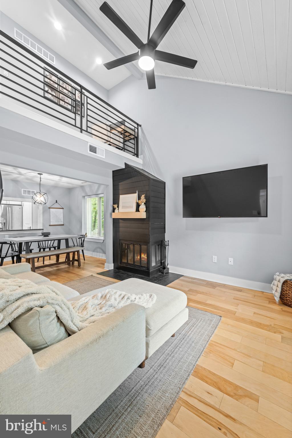 PINE CREST - Residential