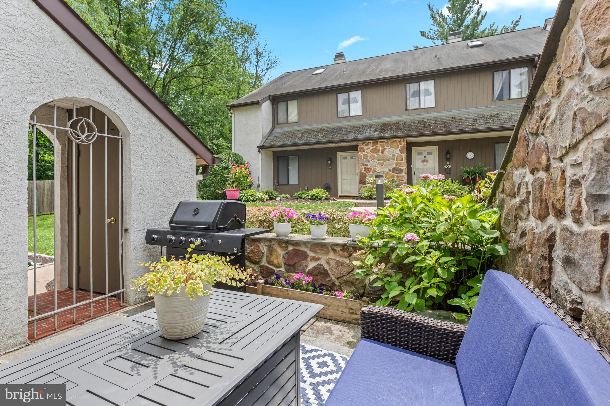 PINE CREST - Residential
