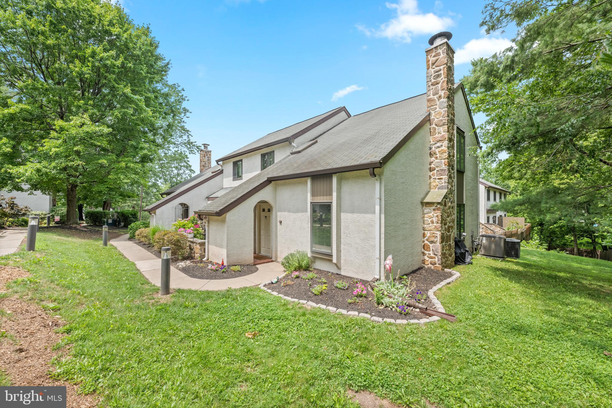 PINE CREST - Residential