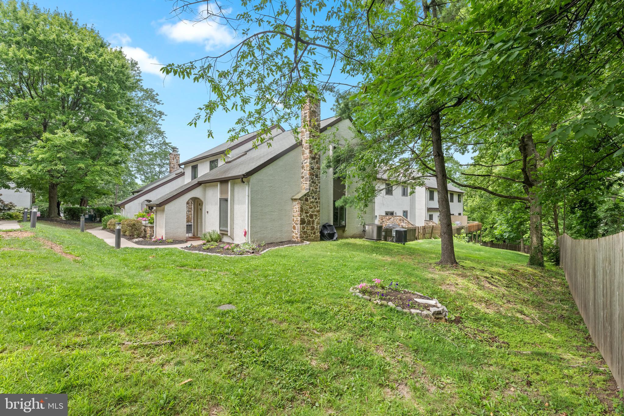 PINE CREST - Residential
