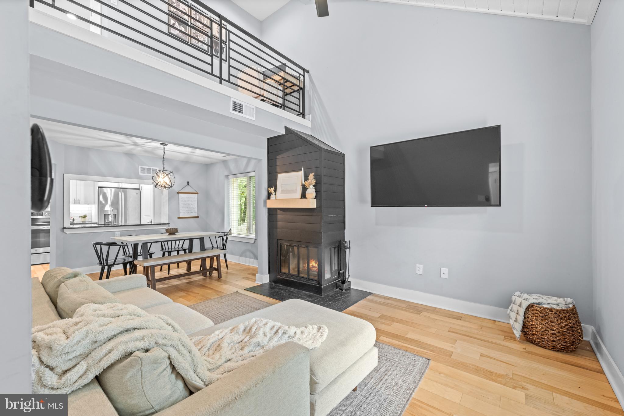 PINE CREST - Residential