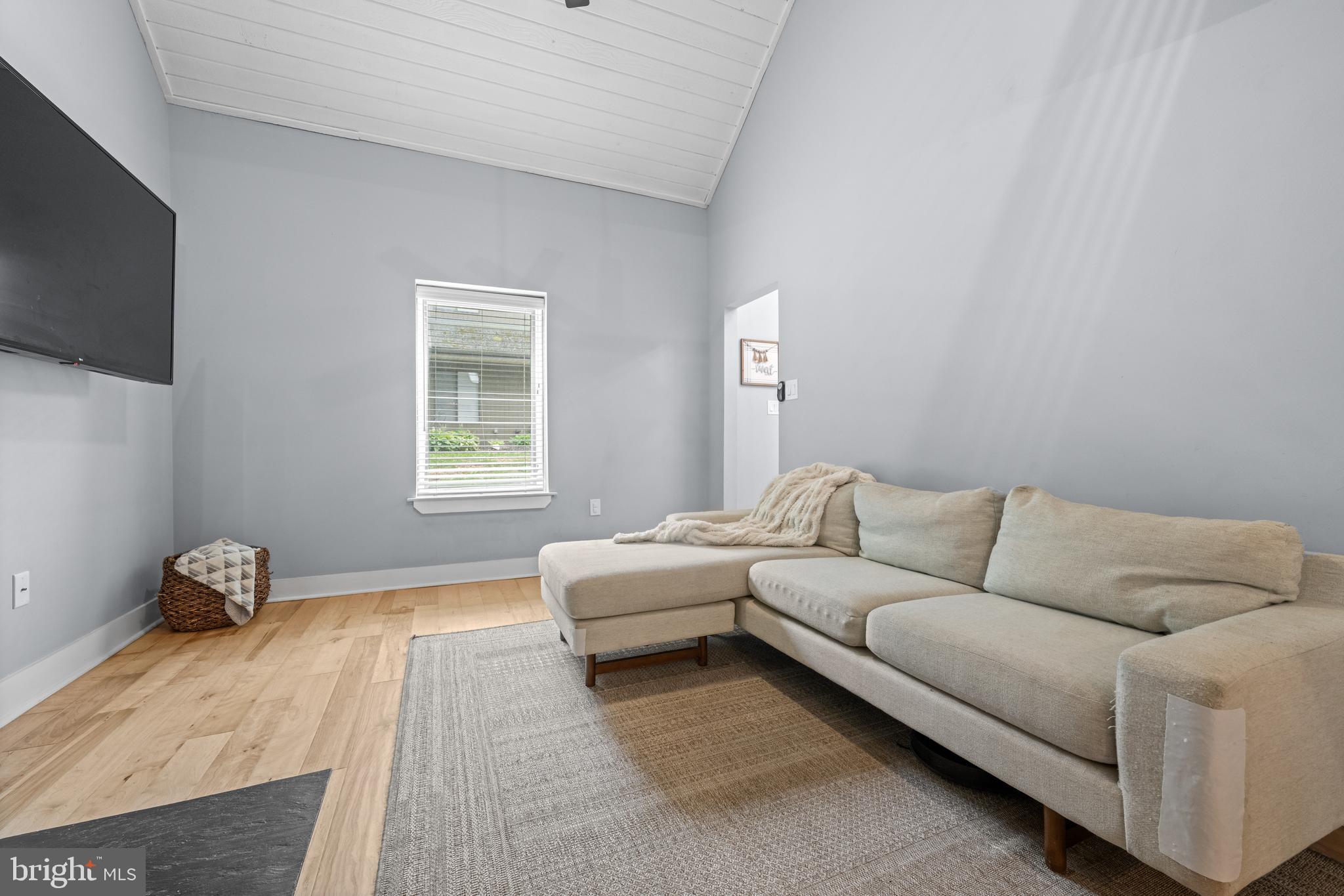 PINE CREST - Residential