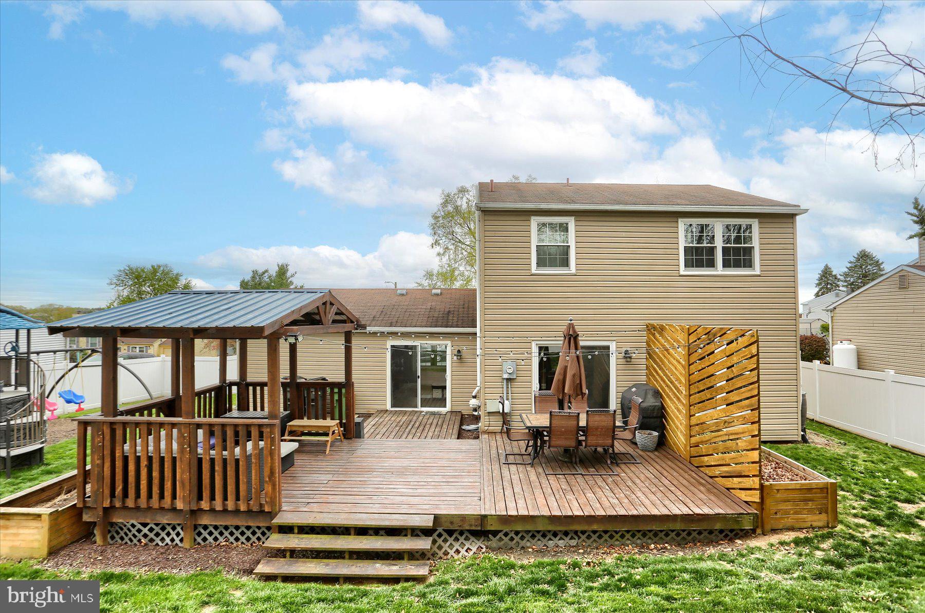 CROOKED HILL FARMS - Residential