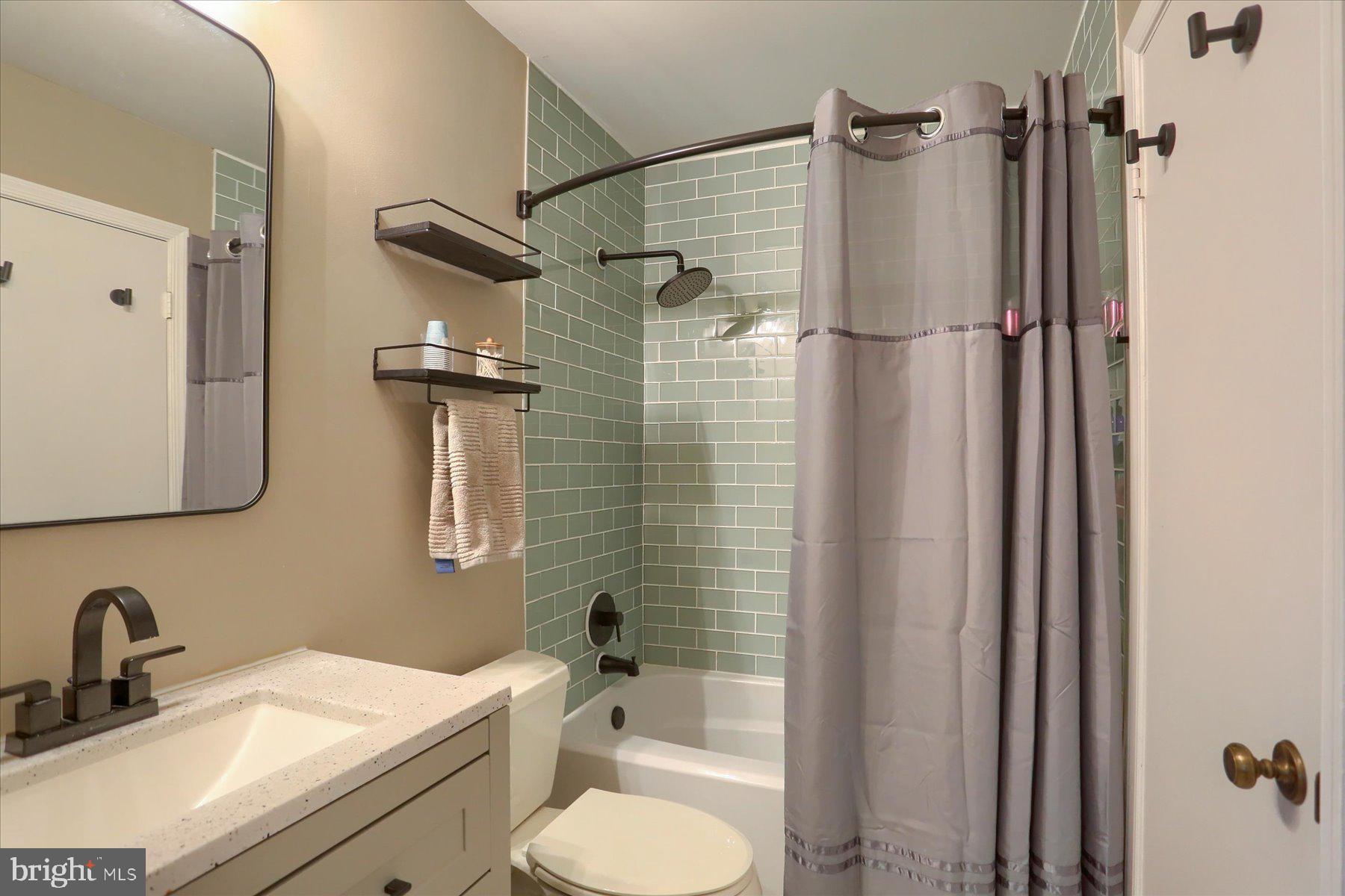 CROOKED HILL FARMS - Residential