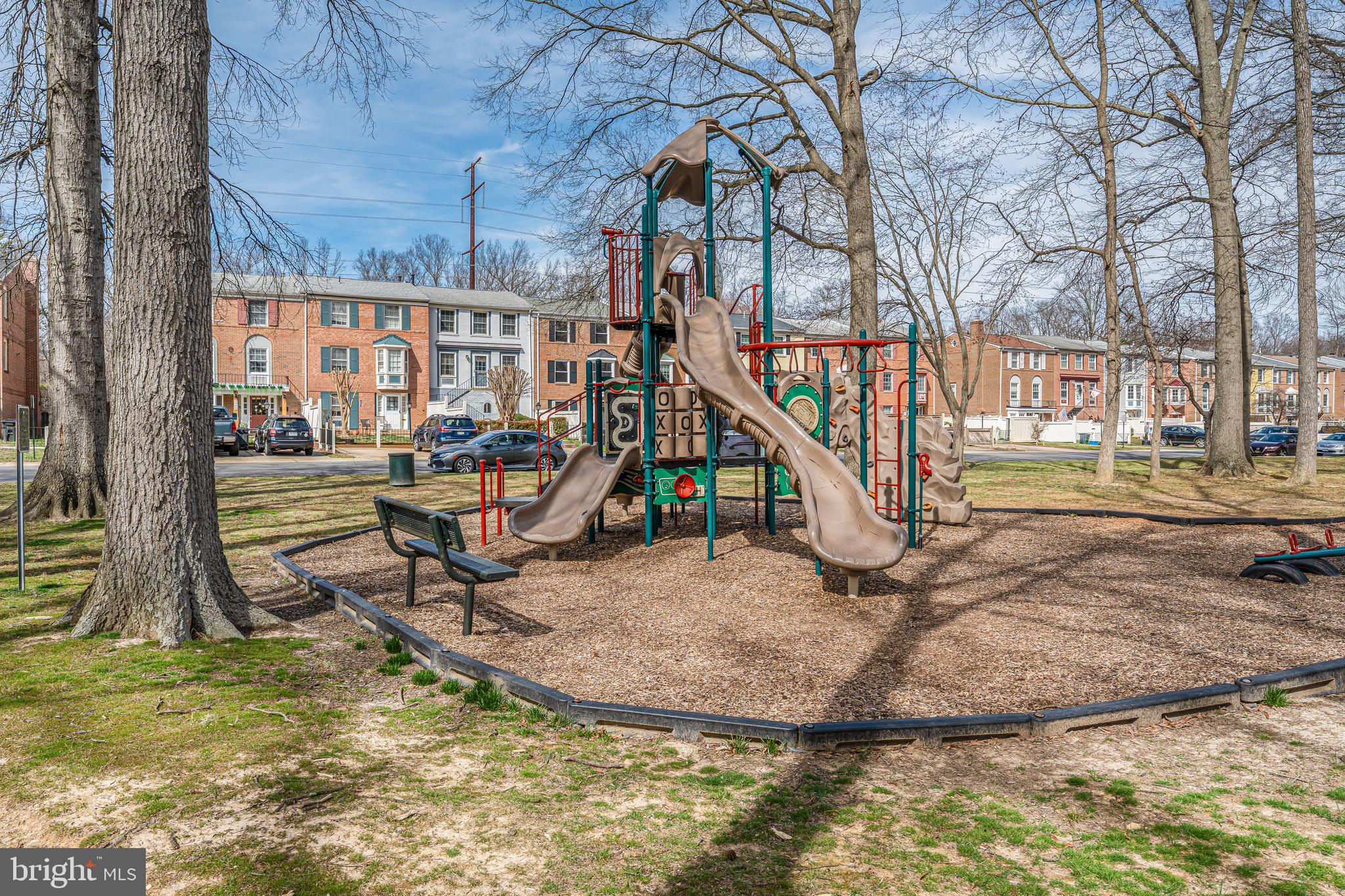PINEWOOD LAKE - Residential Lease